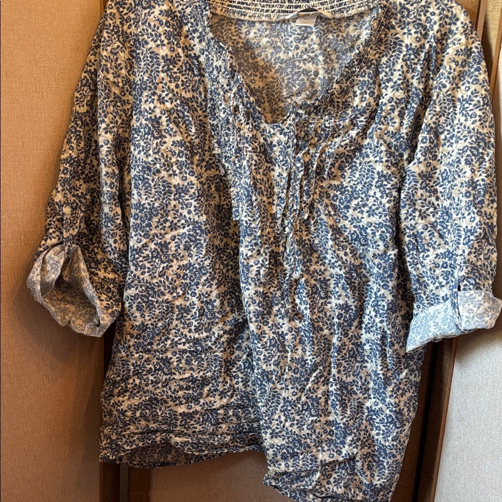Christopher & Banks Blue and Cream Floral Blouse xl